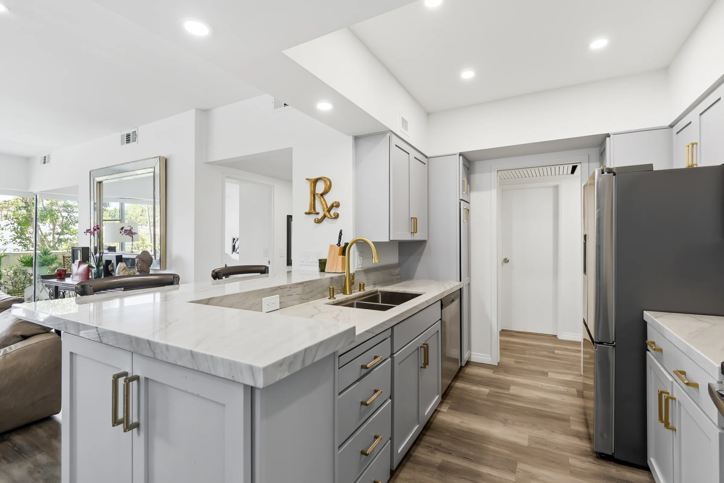 7135 Hollywood Blvd #206